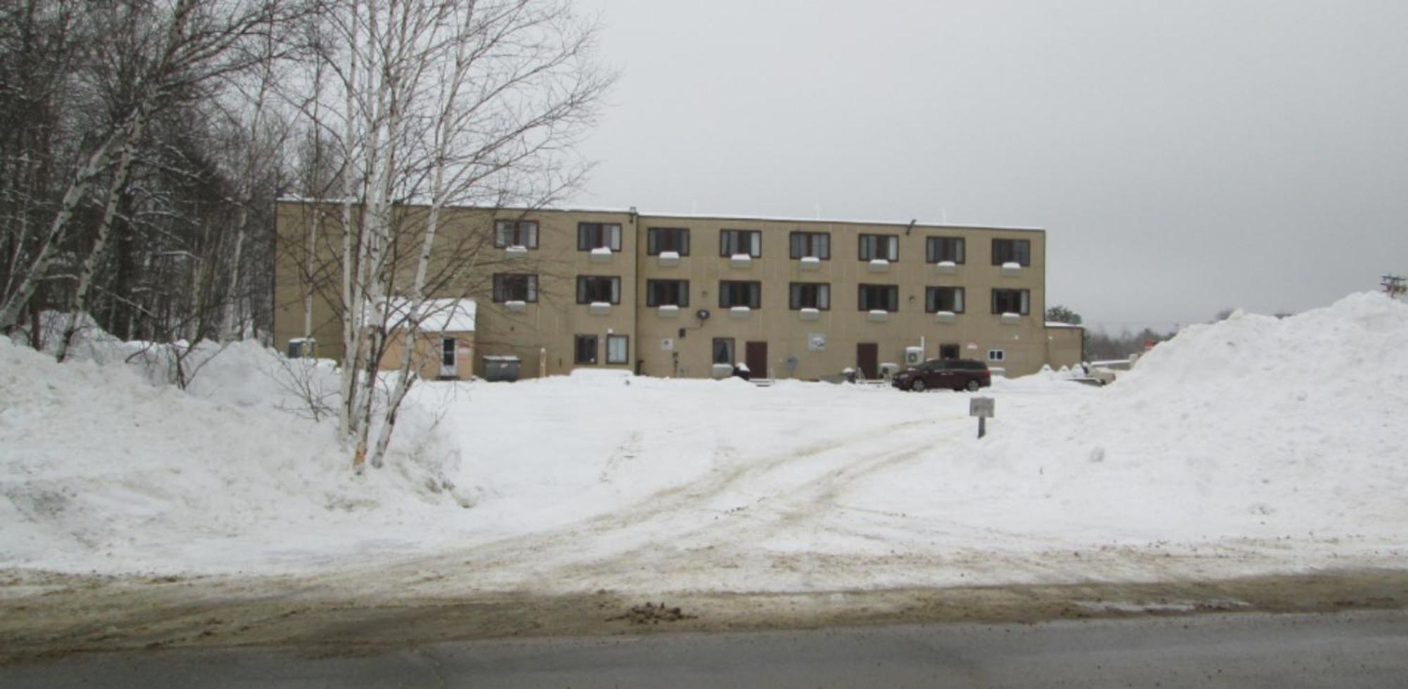 Katahdin Inn&Suites Millinocket Exterior foto