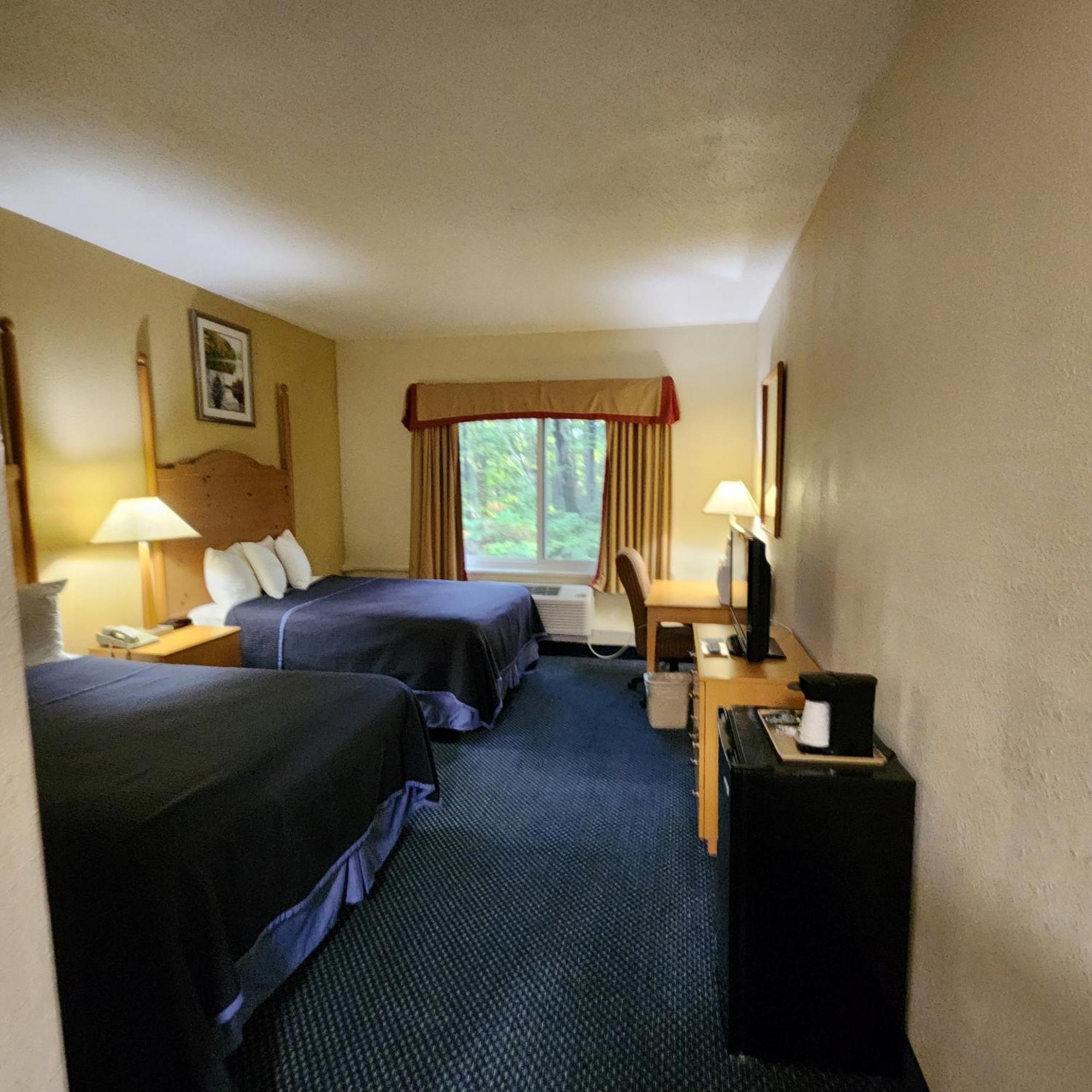 Katahdin Inn&Suites Millinocket Exterior foto