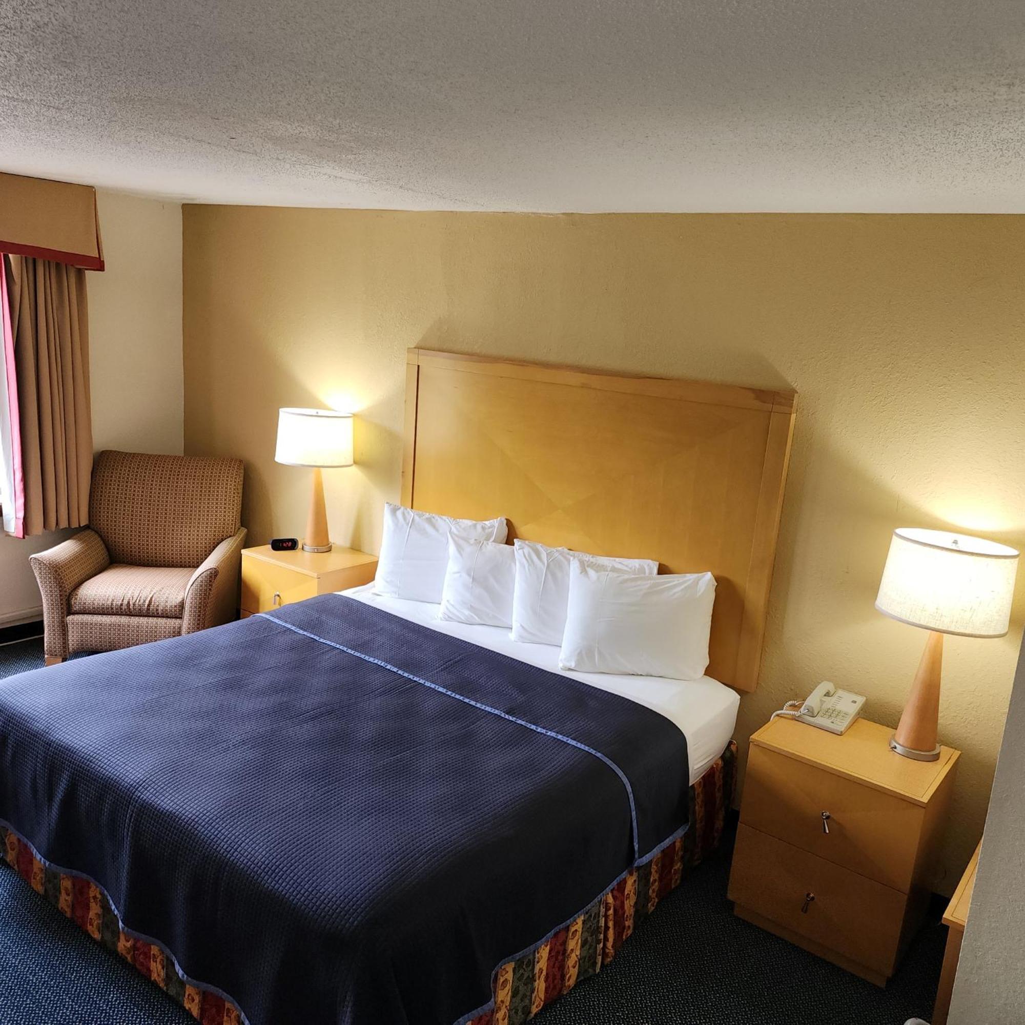 Katahdin Inn&Suites Millinocket Exterior foto