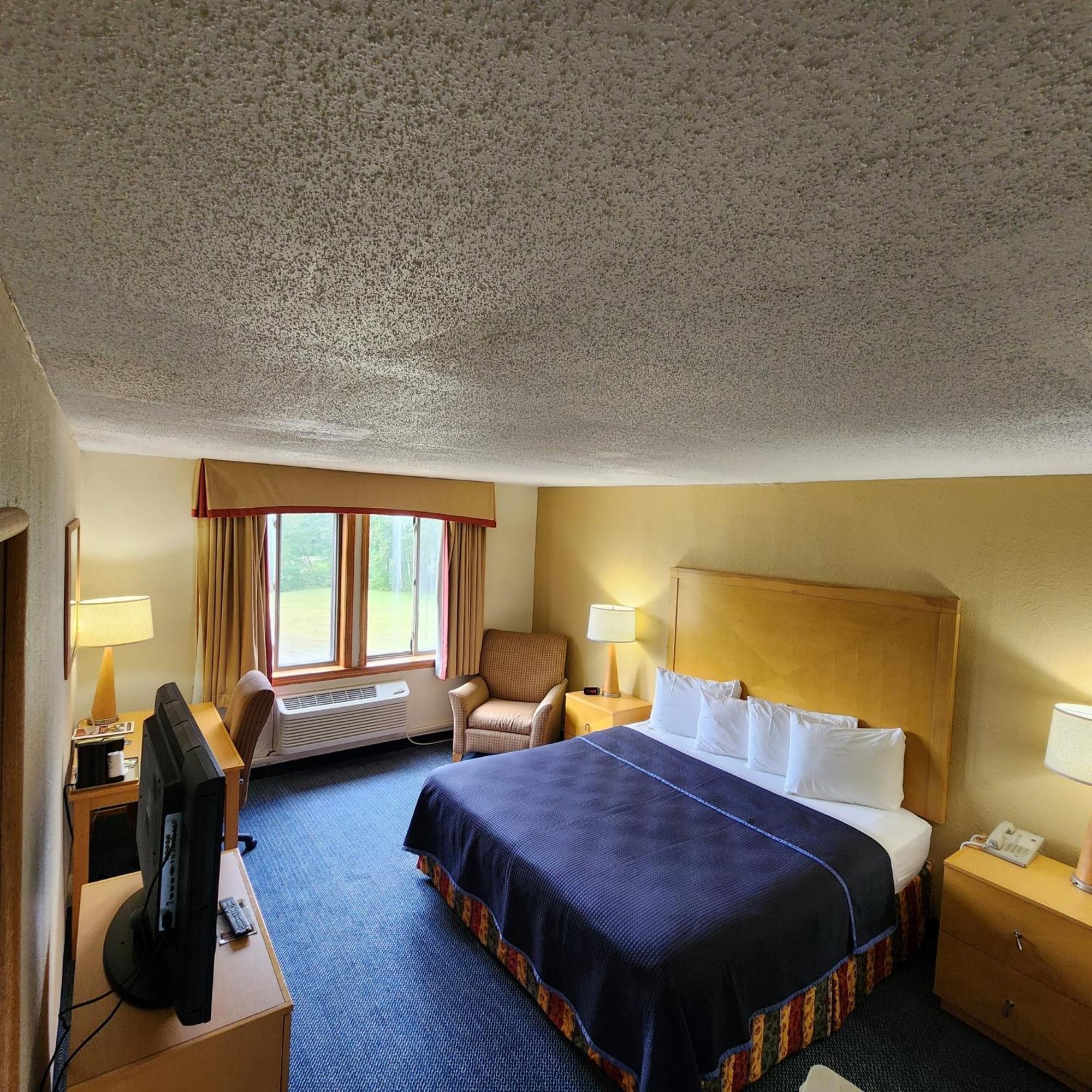 Katahdin Inn&Suites Millinocket Exterior foto