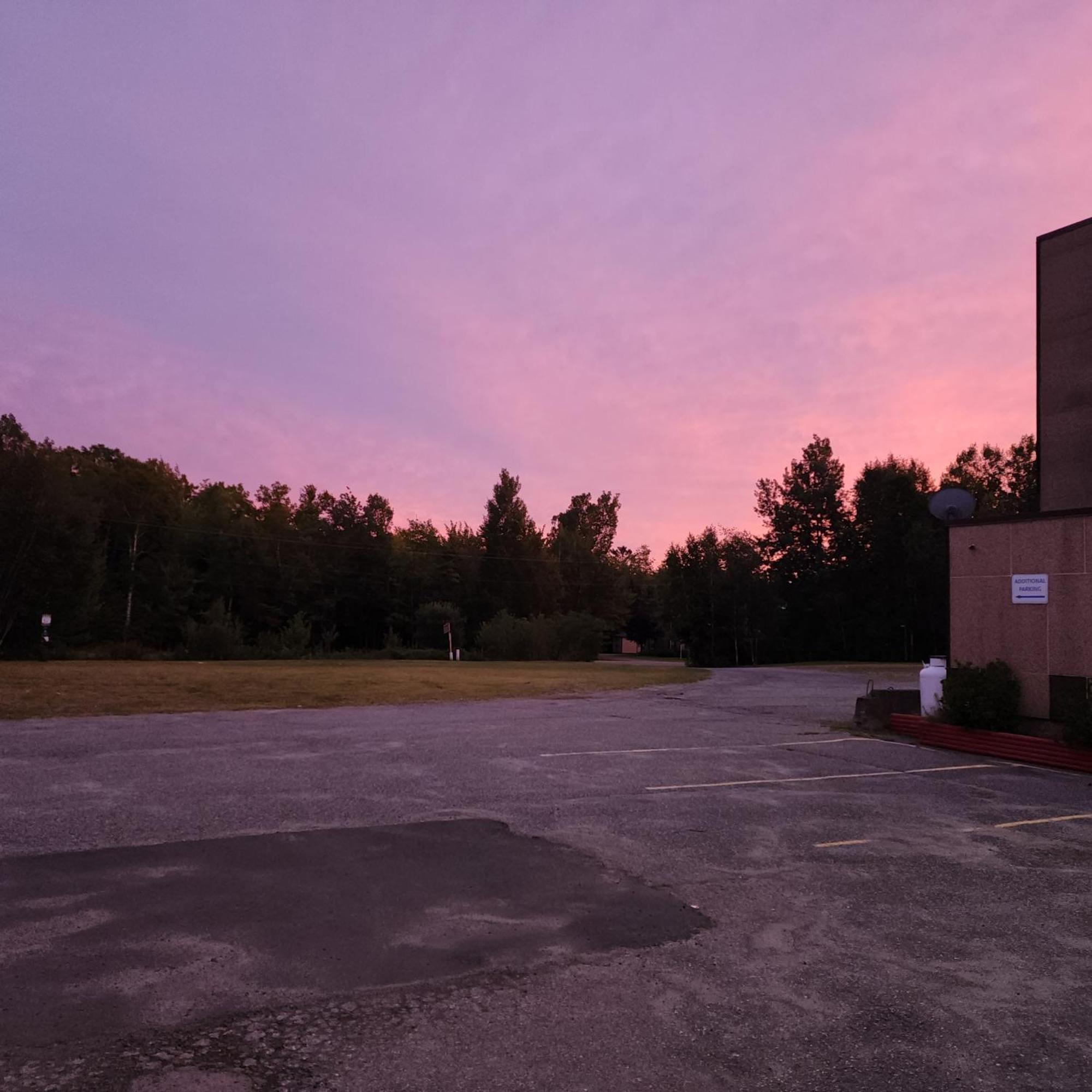 Katahdin Inn&Suites Millinocket Exterior foto
