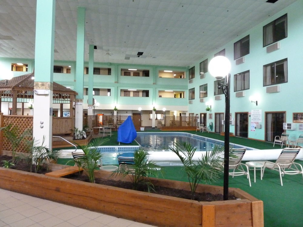Katahdin Inn&Suites Millinocket Exterior foto