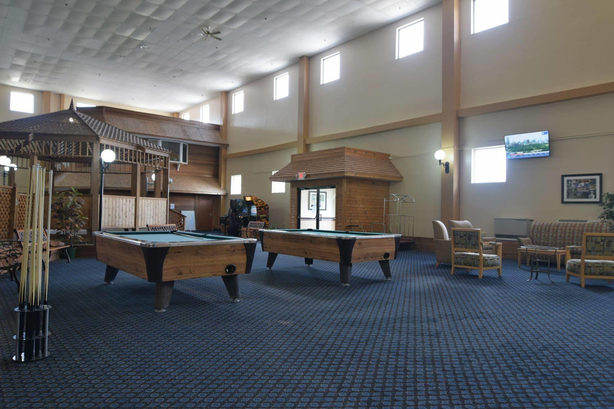 Katahdin Inn&Suites Millinocket Exterior foto