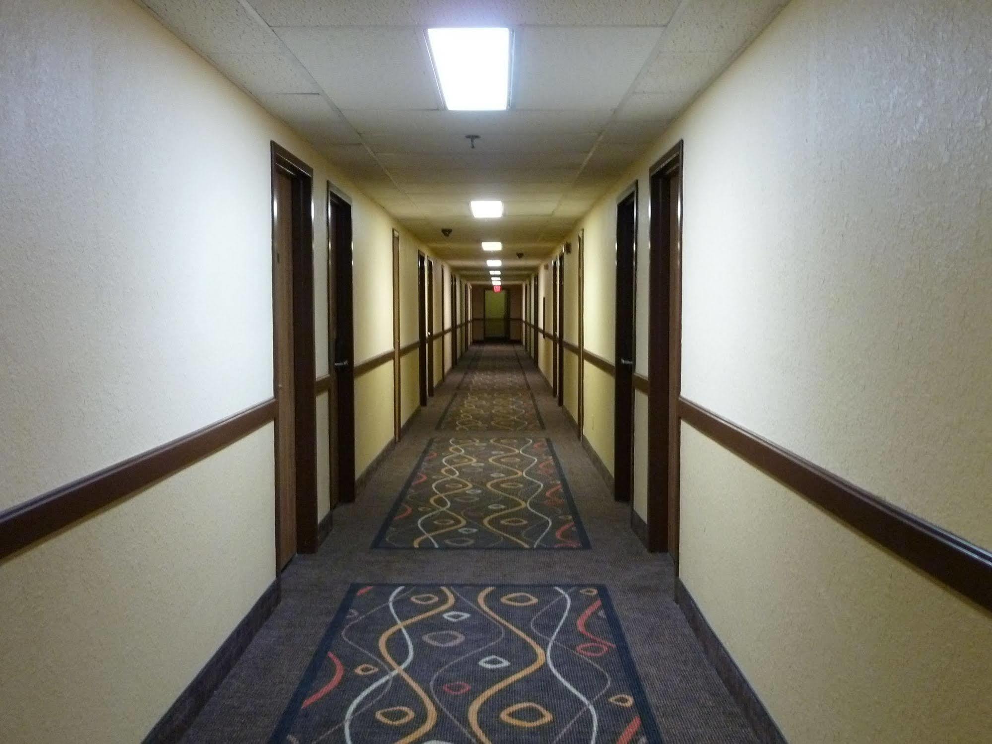 Katahdin Inn&Suites Millinocket Exterior foto